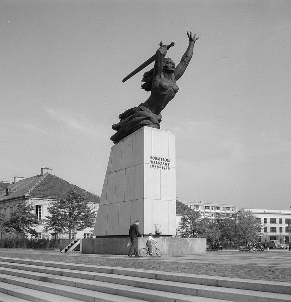 Warszawska Nike poświęcona powstańcom.